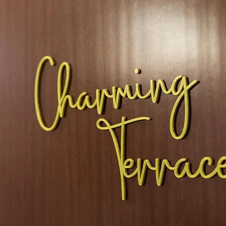 Charming Terrace Apartman *